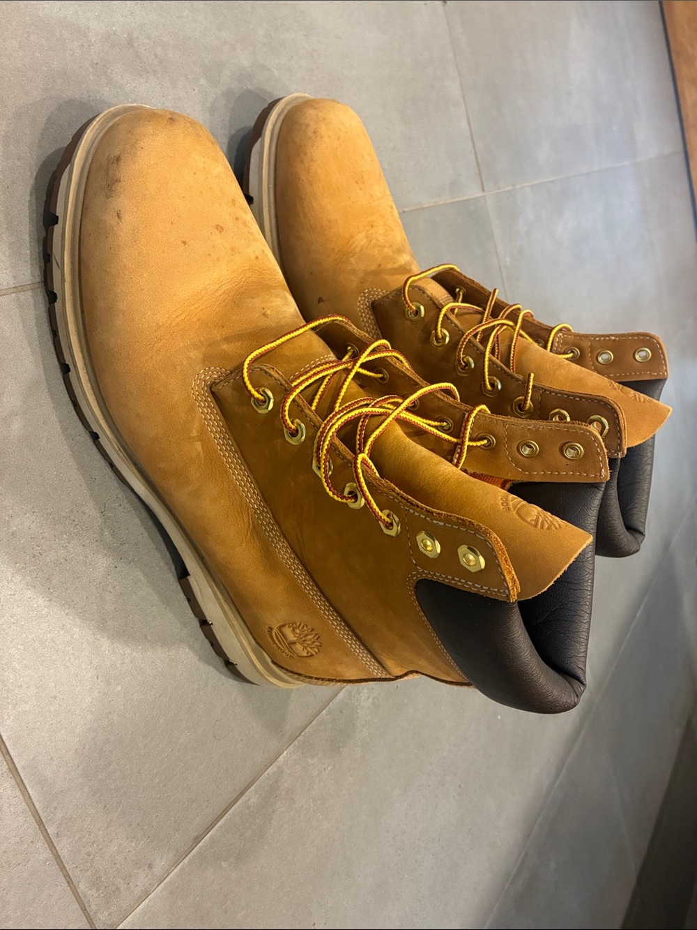 Timberland 6 Inch boot - Picture 2 of 4